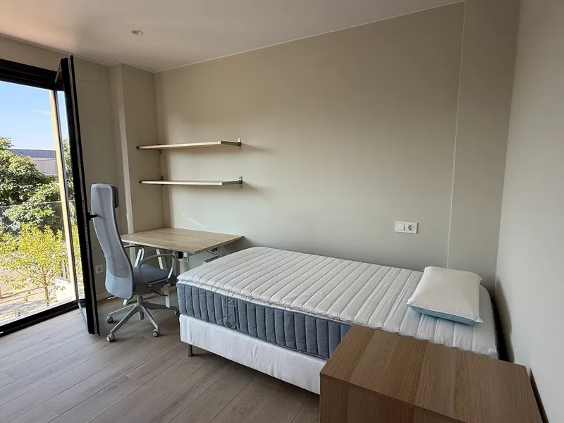 Habitació 1 - Llit i Escriptori